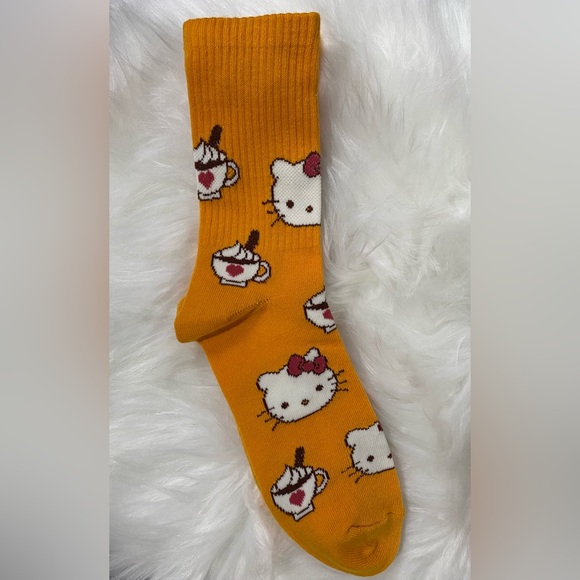 NWOT 1 Pair Hello Kitty Fall Socks with plush heads fits size 4-10 big kids - Picture 4 of 5